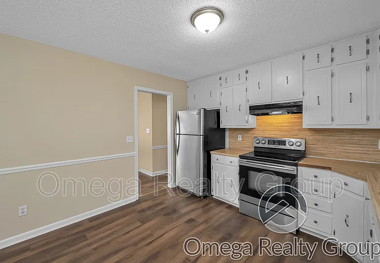 3126 Sleepy Hollow Dr — Photo 9