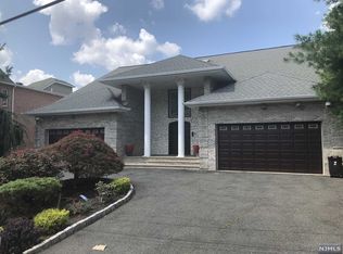 229 10th St, Palisades Park, NJ 07650