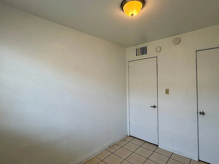7532 N 21st Ave — Photo 14