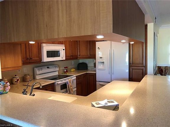 5th image of 5765 Trailwinds Dr APT 112