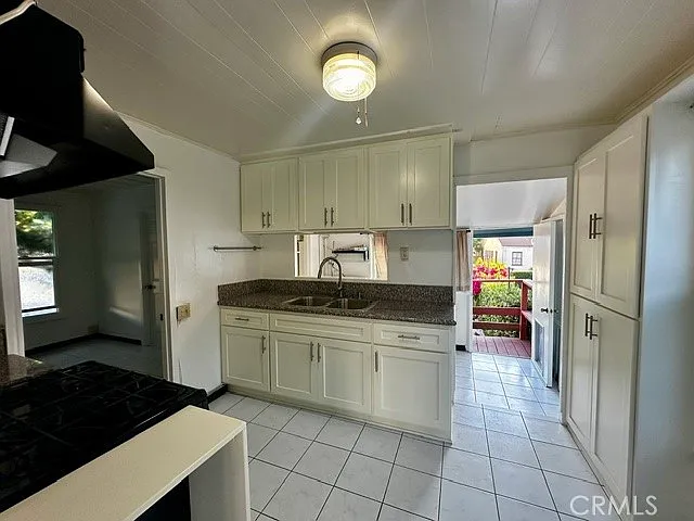 131 N Pacific Coast Hwy — Photo 13