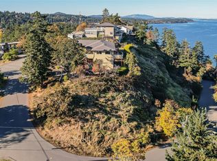 4727 Treetop Hts, Saanich, BC V8Y 1E3