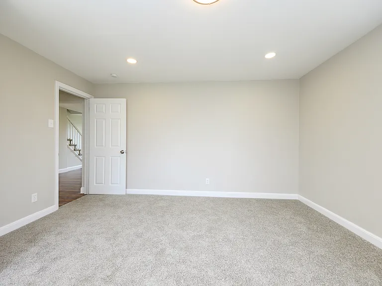 1050 S Keim St — Photo 20