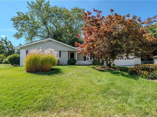28 Cadoret Dr, Cumberland, RI 02864
