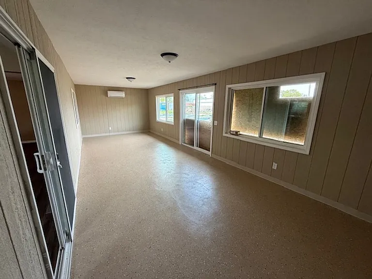 115 W Ash St — Photo 13
