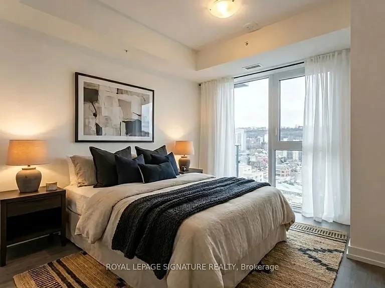 75 James St S #1421 — Photo 3