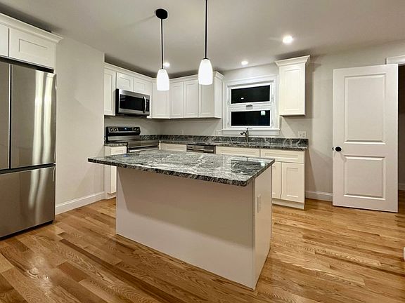 5th image of 134 W Foster St Floor 2