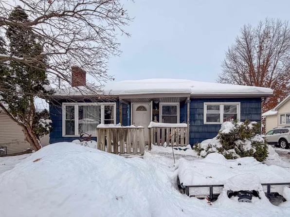 33 Meadow Ln, Dubuque, IA 52001