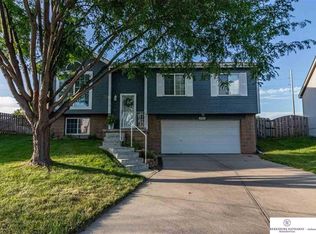 19006 S Cir, Omaha, NE 68135