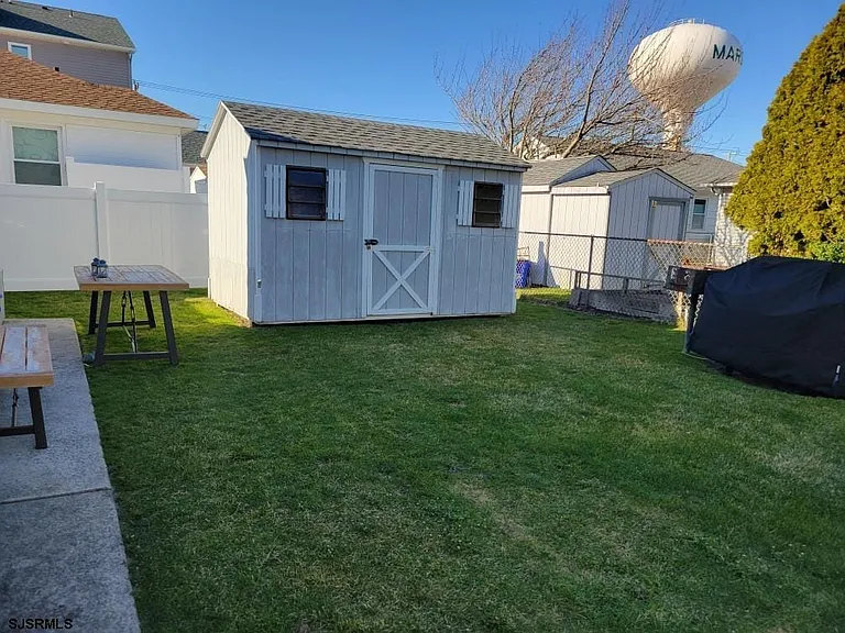 209 N Granville Ave — Photo 8