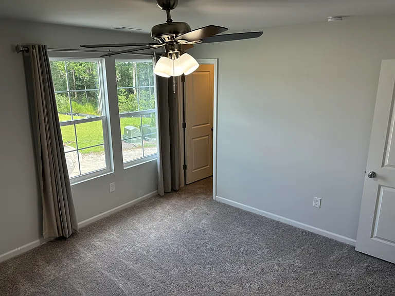 609 Parker Ct — Photo 12