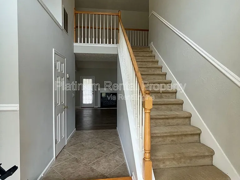 475 Ellesmere Way — Photo 4