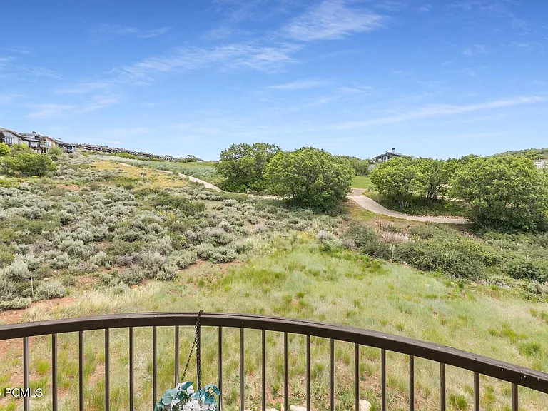 1135 E Lasso Trl — Photo 43