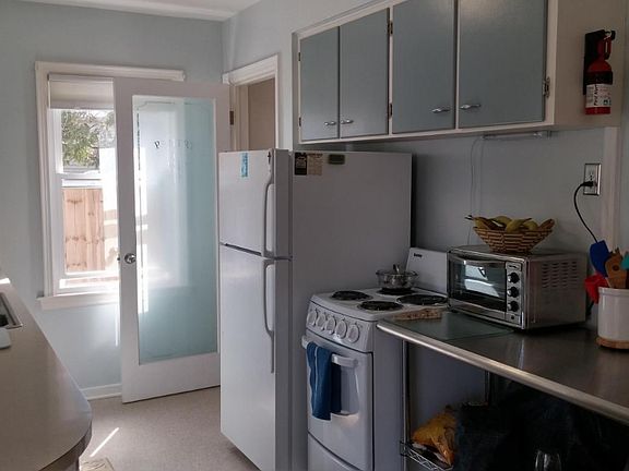 Retro Galley Kitchen/Dining