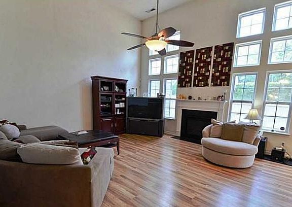 4th image of 104 Lands End Ln