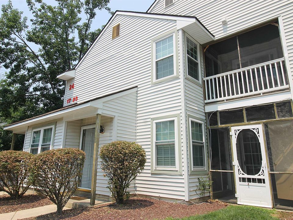 1st image of 17 Waterview Dr #17