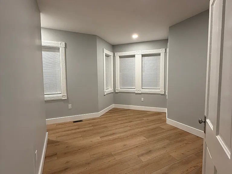 23 E Washington Ave — Photo 19