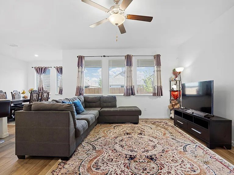 1713 Lake Grove Dr — Photo 13