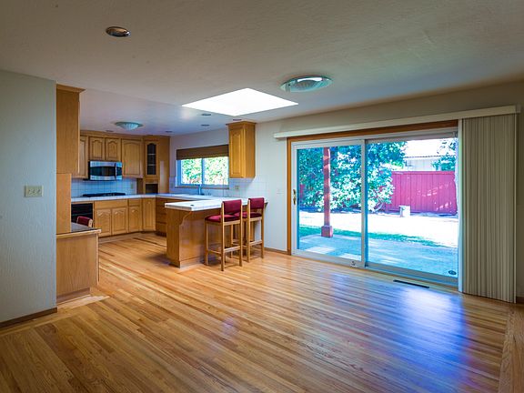 2nd image of 3836 Shasta Dr