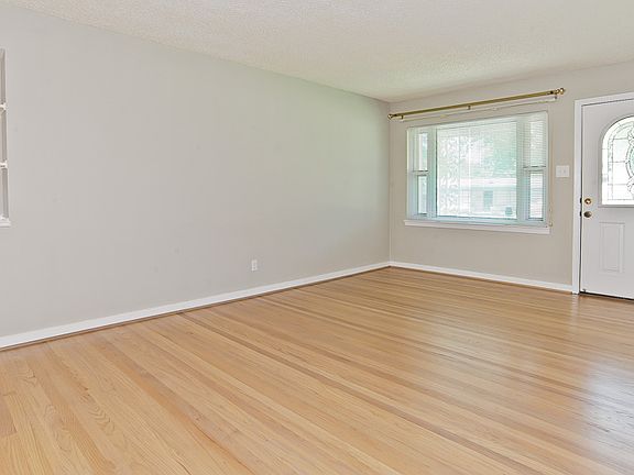 3rd image of 10848 Benbrook Dr