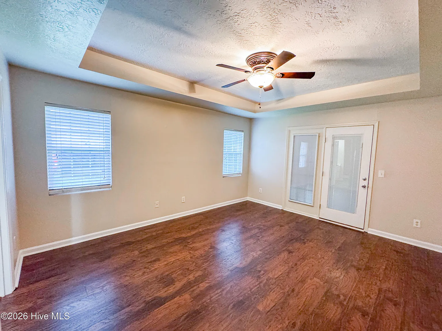 4 bed, 2.0 bath, 2821 sqft, $1,950 — Photo 2