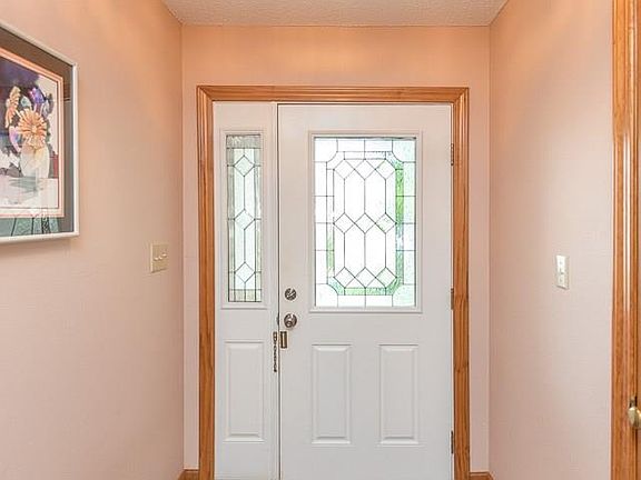5th image of 309 Williamsburg Dr
