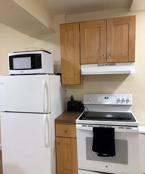 881 Huntington Ave. — Photo 17
