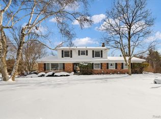 5815 Beechview Dr, Rochester, MI 48306