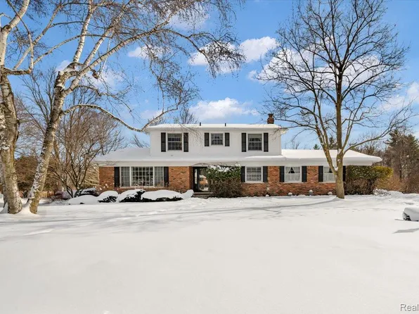 5815 Beechview Dr, Rochester, MI 48306