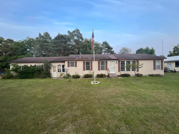 930 N Pine St, Evart, MI 49631