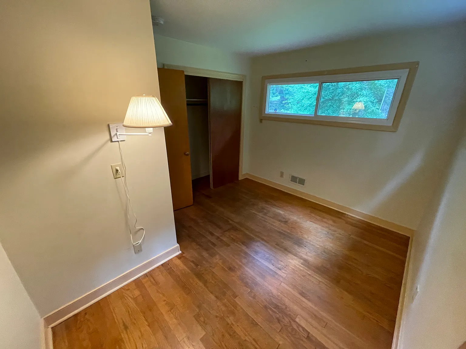 5 bed, 2.5 bath, 2792 sqft, $850 — Photo 2