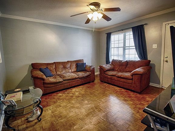 3rd image of 7631 Southaven Cir W
