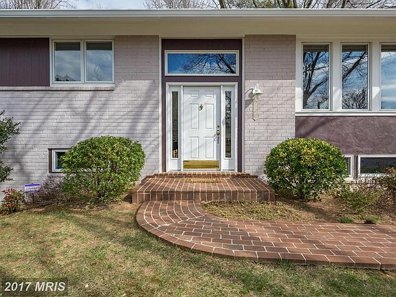 3rd image of 5221 Pommeroy Dr