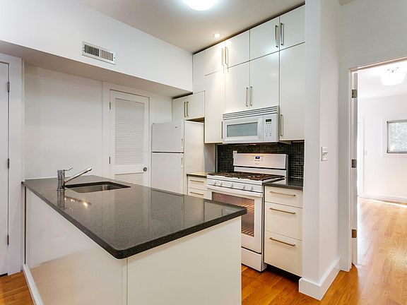 3rd image of 157 Sussex St #1