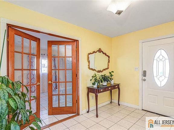 5th image of 49 Ernston Rd