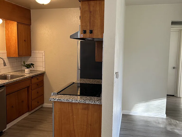 120 E Fairmont Ave #8 — Photo 28