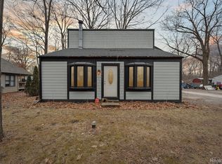 6491 Woodland Rd, Whitmore Lake, MI 48189