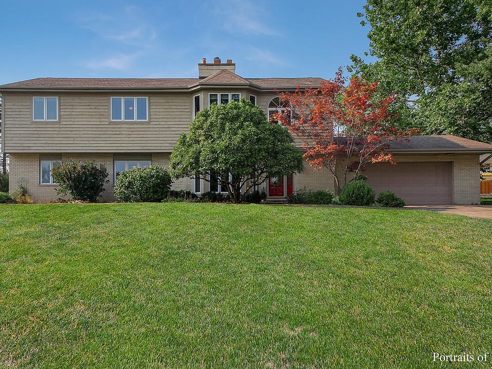 1st image of 22W424 Hillcrest Ter