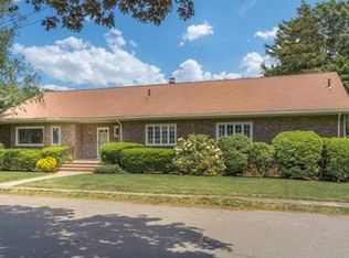 2 Sheldon Rd, Marblehead, MA 01945