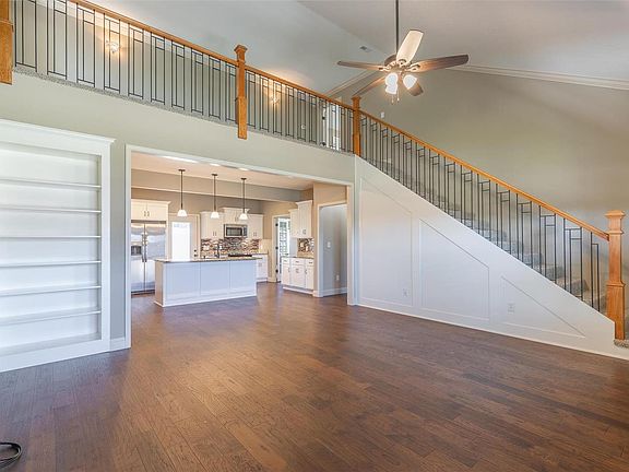 3rd image of 125 Estate Dr