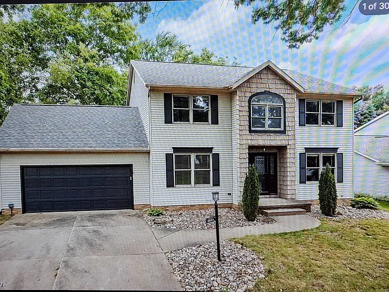 2025 Longfellow St NE — Photo 1