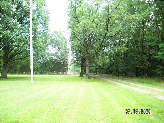 3rd image of 2701 Lakeland Dr