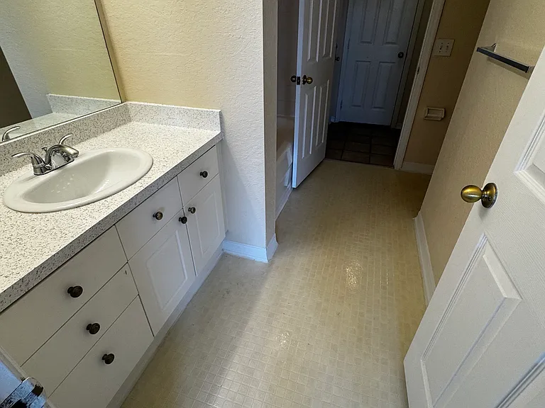 18001 Richmond Place Dr #1034 — Photo 9