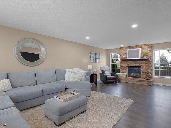 5th image of 4871 Treeline Dr