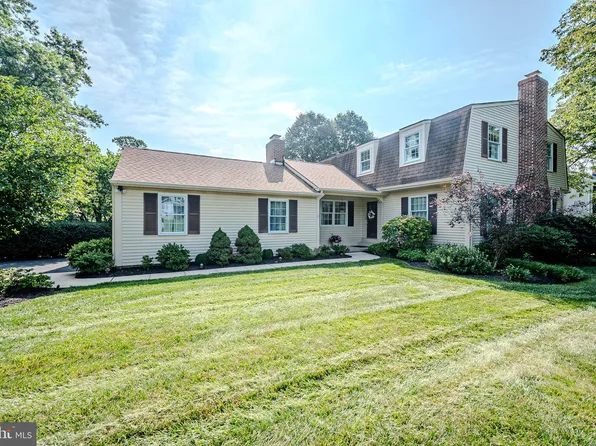 49 Tenby Chase Dr, Newark, DE 19711