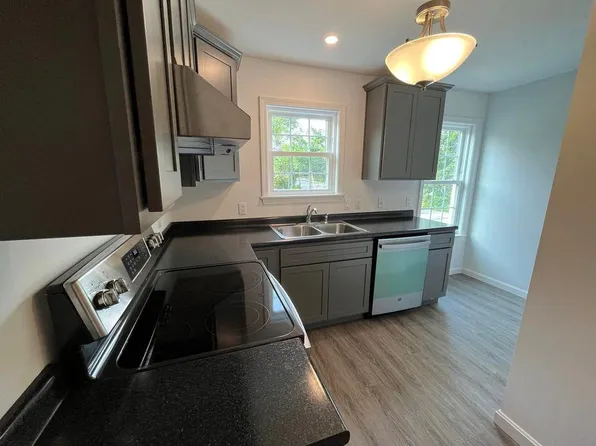 16 Village Way, Kennebunk, ME 04043