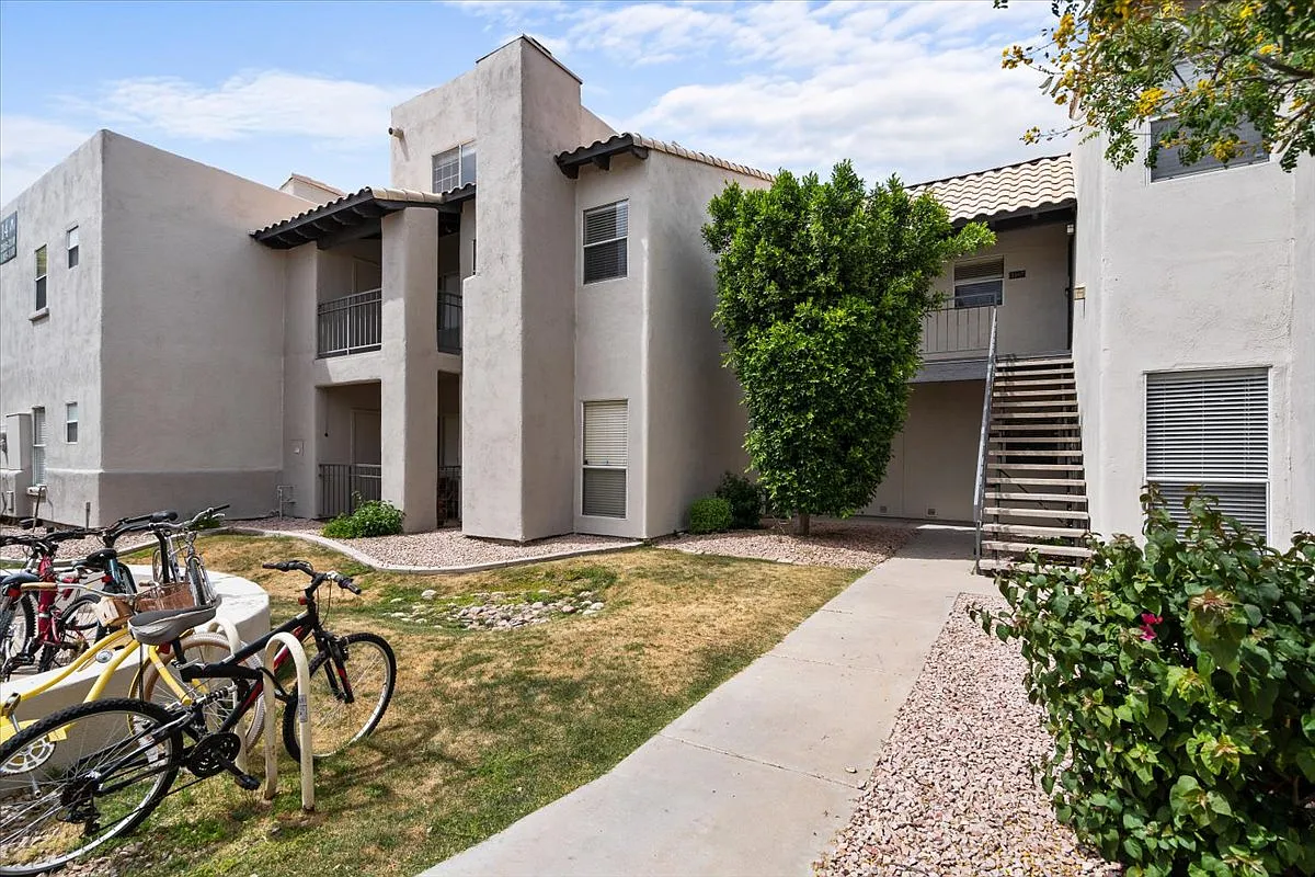 2 bed, 1034 sqft, $1,700 — Photo 3