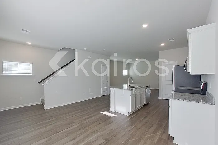 2541 Banyon Cir — Photo 4