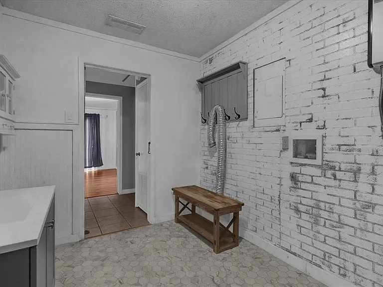 14043 Tennessee Ave — Photo 17