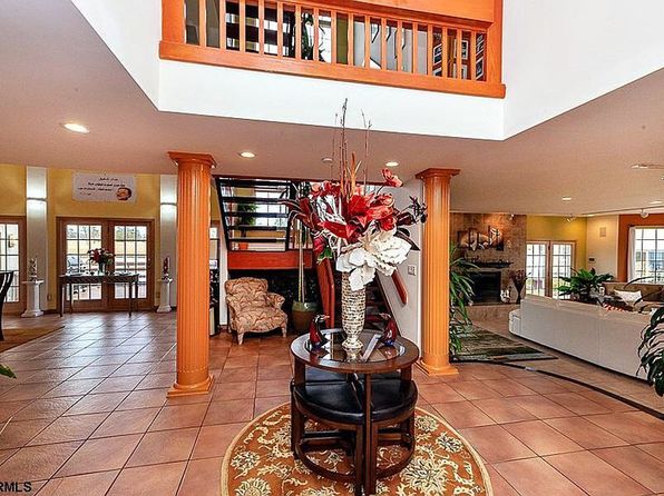 116 Country Club Dr